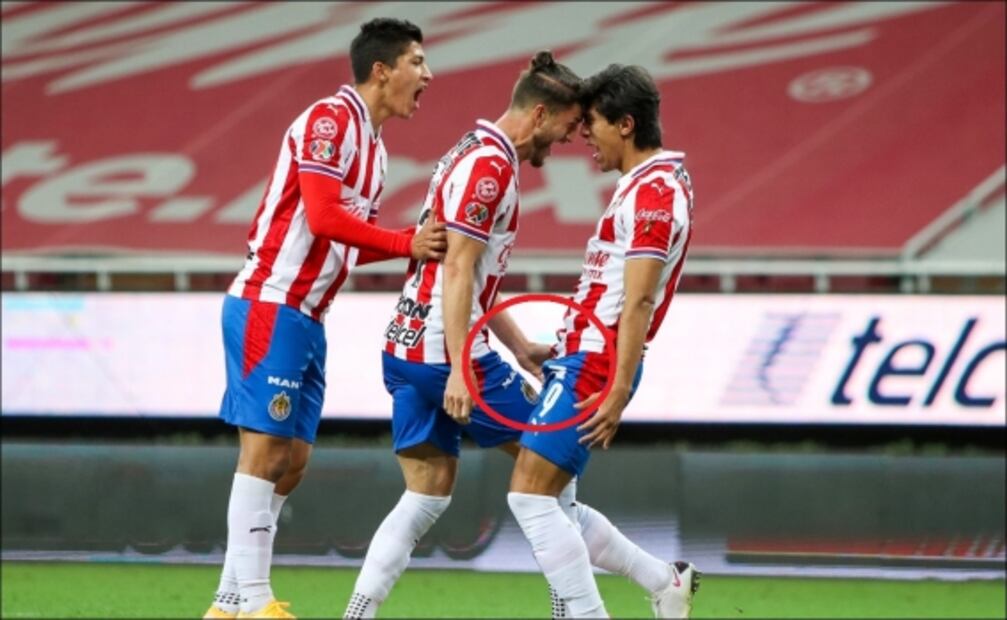 ¿Ilusión óptica o festejo sexual en Chivas?