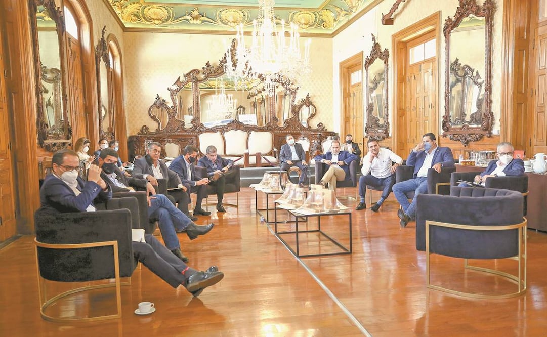 Desde Monterrey, Nuevo León, en conferencia de prensa los 10 gobernadores de la Alianza Federalista presentaron una carta que le enviaron al presidente Andrés Manuel López Obrador. Foto: ESPECIAL