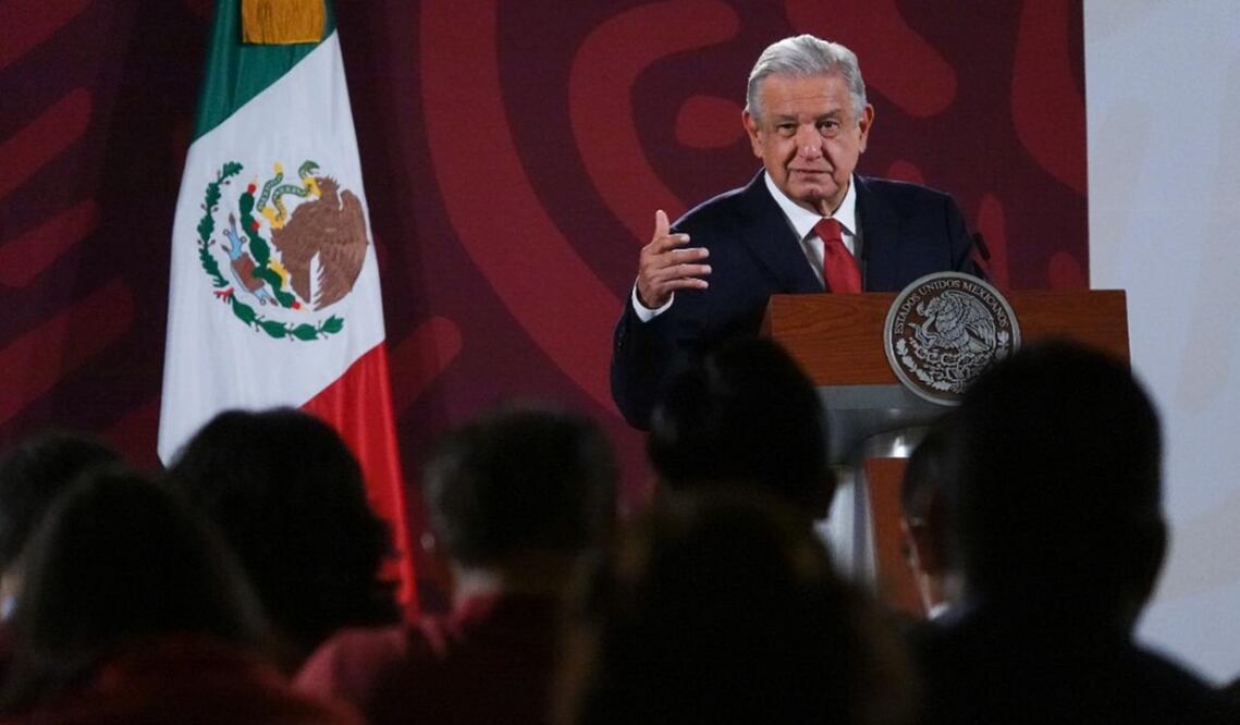 López Obrador indicó que ya inició el plan en Nayarit para federalizar la salud para todos los mexicanos con un sistema gratuito que incluya todos los medicamentos. Foto: Diego Simón Sánchez