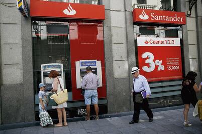 Santander duplica beneficio en España; ve guerra crediticia