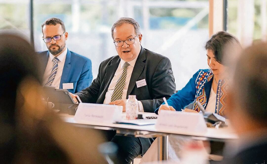 El rector universitario Leonardo Lomelí participó en un seminario sobre democracia y derechos humanos. Foto: Especial