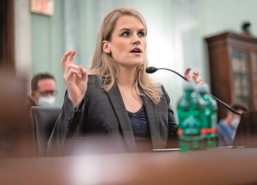 Denunciante de Facebook pide regulación