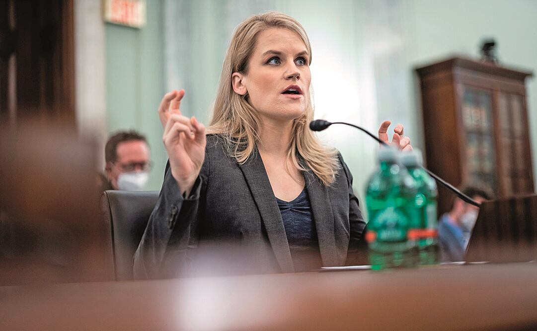 La exempleada de Facebook y denunciante Frances Haugen, ante un subcomité en el Senado de EU. Foto: Jabin Botsford. EFE