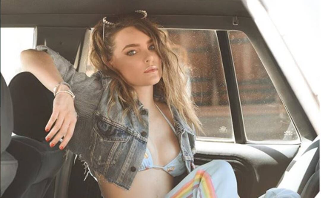 Belinda posa en bikini bajo el mar 