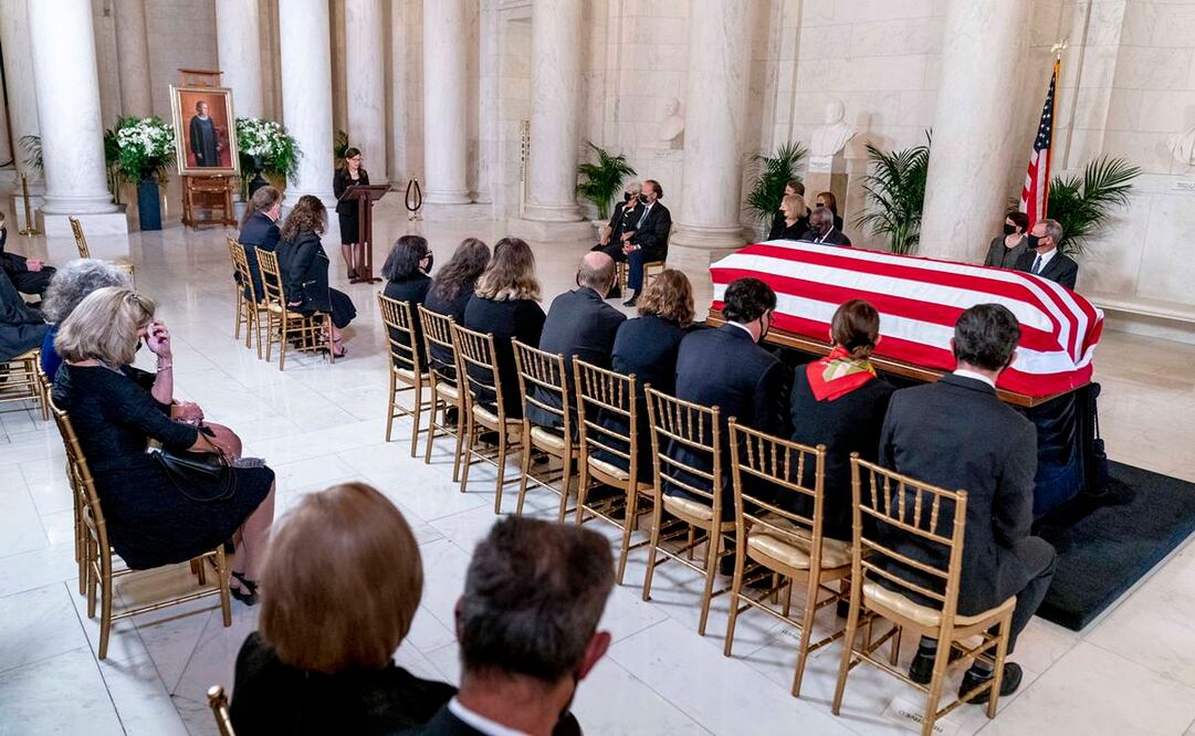 El féretro llegó al palacio de justicia el miércoles por la mañana (Foto: AP)