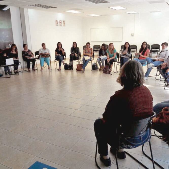 El Observatorio de Violencia Social y de Género protestó por la violencia de los diputados panistas contra las mujeres de Aguascalientes. Foto: TOMADA DE FACEBOOK