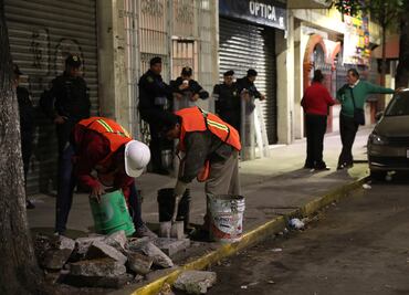 Inconformes cierran Insurgentes por instalación de parquímetros