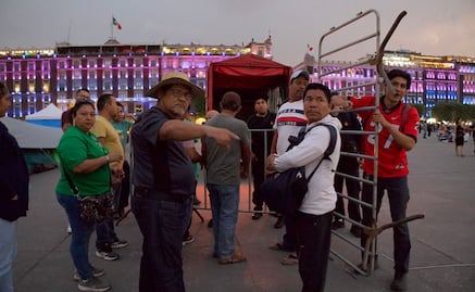 Dividen con vallas plantón y Marea Rosa en Zócalo; CNTE amaga con protesta este domingo