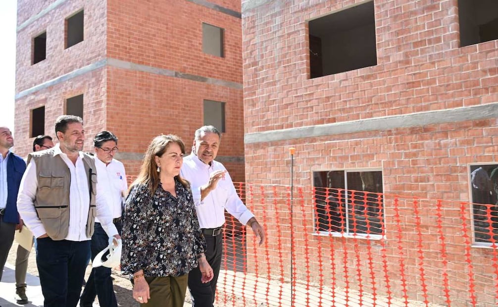 El director del Infonavit y la gobernadora Margarita González Saravia recorrieron el complejo habitacional (17/12/2025). Foto: Justino Miranda / EL UNIVERSAL