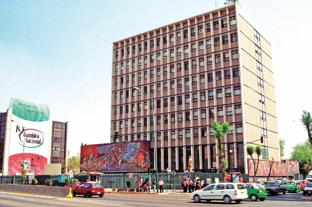 Unos 371 invitados asistirán al debate de los contendientes por la dirigencia tricolor en el auditorio Plutarco Elías Calles de la sede nacional. Foto: ARCHIVO ELUNIVERSAL