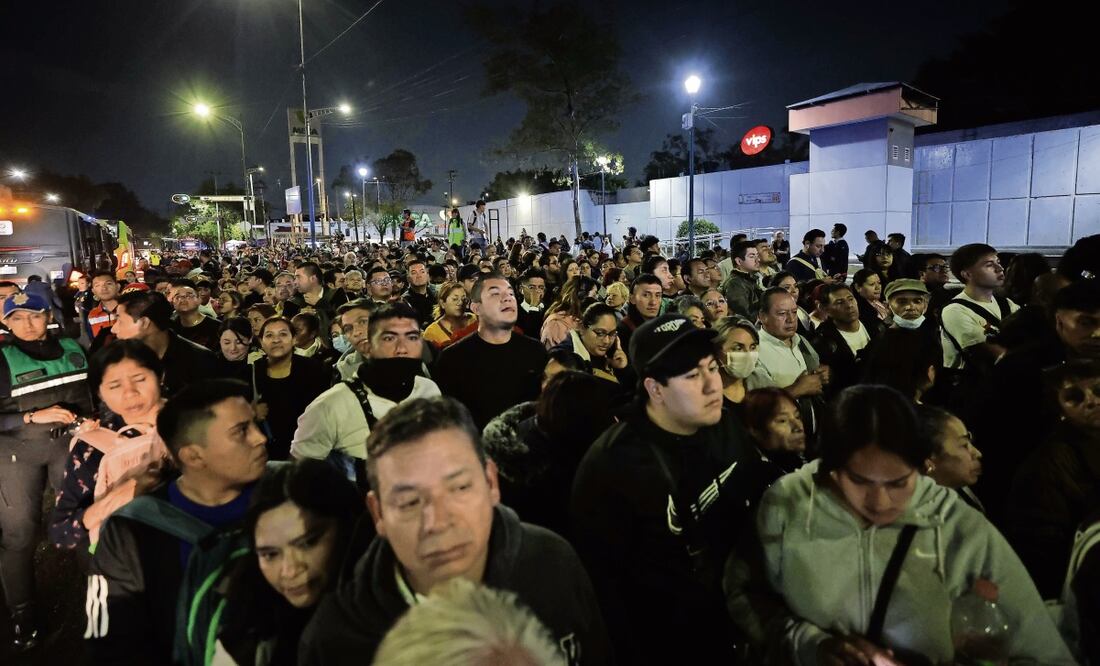 Unidades de RTP apoyaron en el traslado de ciudadanos afectados, informó el director general del Metro, Guillermo Calderón. Foto: Diego Simón / EL UNIVERSAL