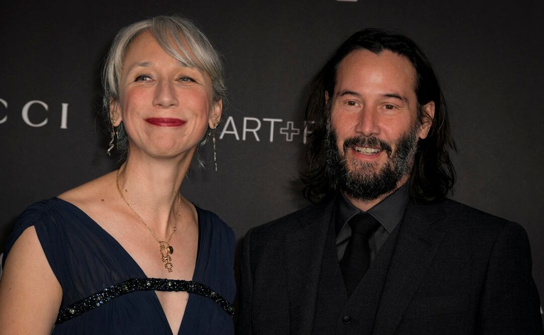 Keanu Reeves y Alexandra Grant se vieron contentos durante Gala de Arte y Cine de LACMA en Los Ángeles. Foto: EFE