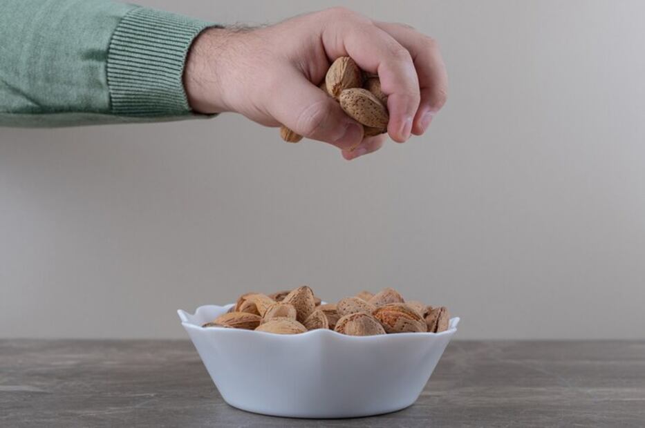 Advertencia sobre las almendras. Fuente: Freepik