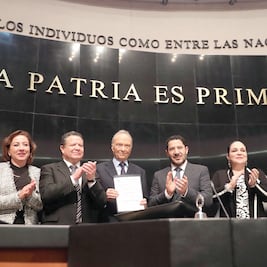 Gertz Manero asume como primer fiscal de la República