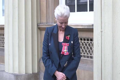 Emma Thompson recibe el título de dama del Imperio Británico