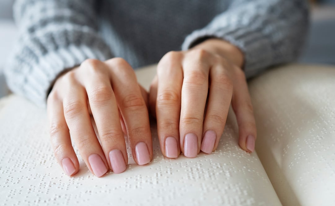 Este tipo de manicura rejuvenece la piel de las manos. Foto: Freepik