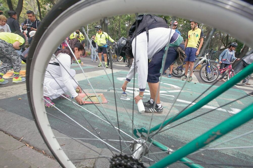 Montserrat Paredes, una joven ciclista, muere al ser atropellada en Reforma. En la imagen, protesta de activistas (VALENTE ROSAS. EL UNIVERSAL)