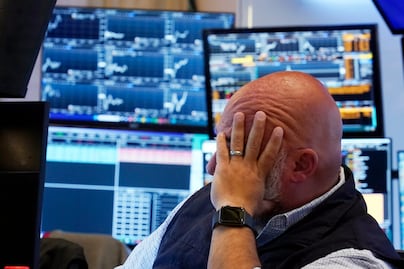 Wall Street vuelve a cerrar con pérdidas tras conocerse arancel del 145 % a China; sector energético, el ganador en bolsas