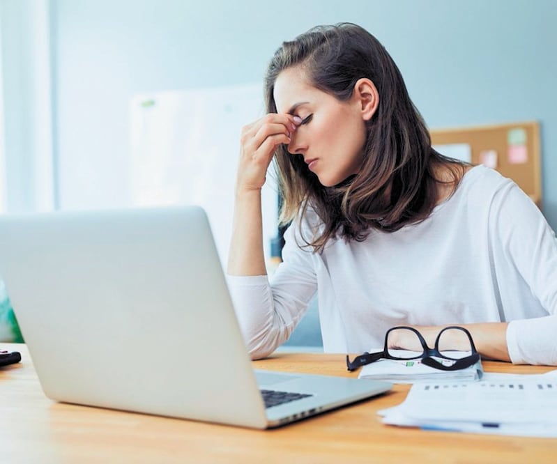 La condición invalidante de este síndrome y sus consecuencias (por ejemplo, la pérdida del empleo) hacen que los pacientes se estresen y el SFC empeore. Foto: ESPECIAL