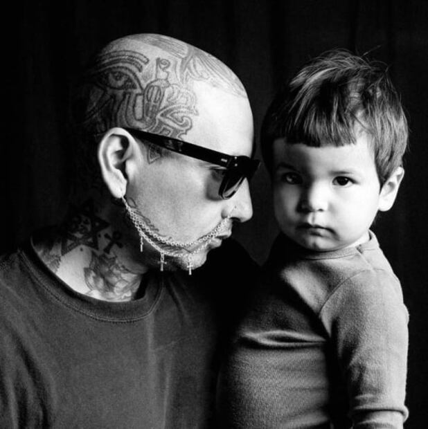 La historia de Leafar Seyer, el mexicano que empezó como chef y creó el cholo goth con Prayers