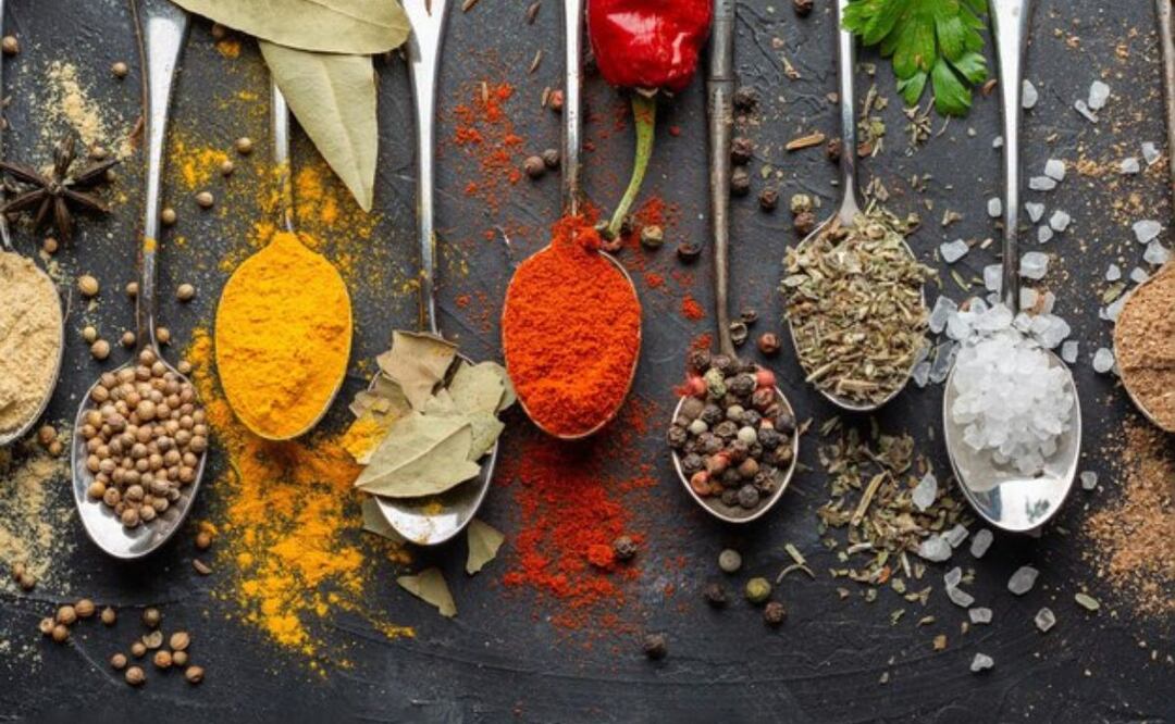Harvard revela cómo ciertas especias pueden fortalecer la salud cerebral. Fuente: Freepik.