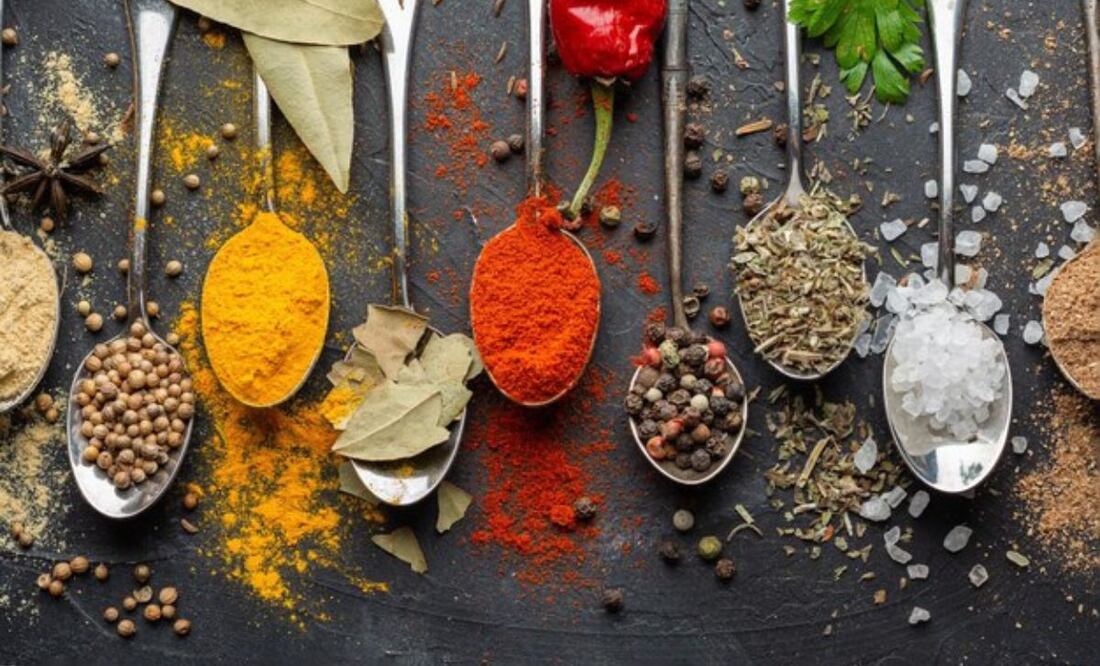Harvard revela cómo ciertas especias pueden fortalecer la salud cerebral. Fuente: Freepik.