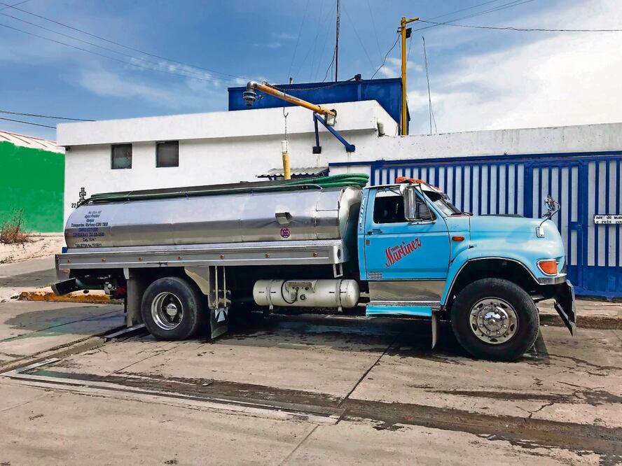 Pipas de agua en Edomex. Foto: Especial