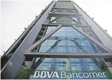 Evacuan torre BBVA Bancomer de forma preventiva