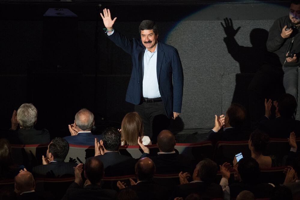 El gobernador de Chihuahua llegó al Auditorio Nacional y se sentó en primera fila para escuchar el discurso de Anaya (Foto: German Espinosa / EL UNIVERSAL)