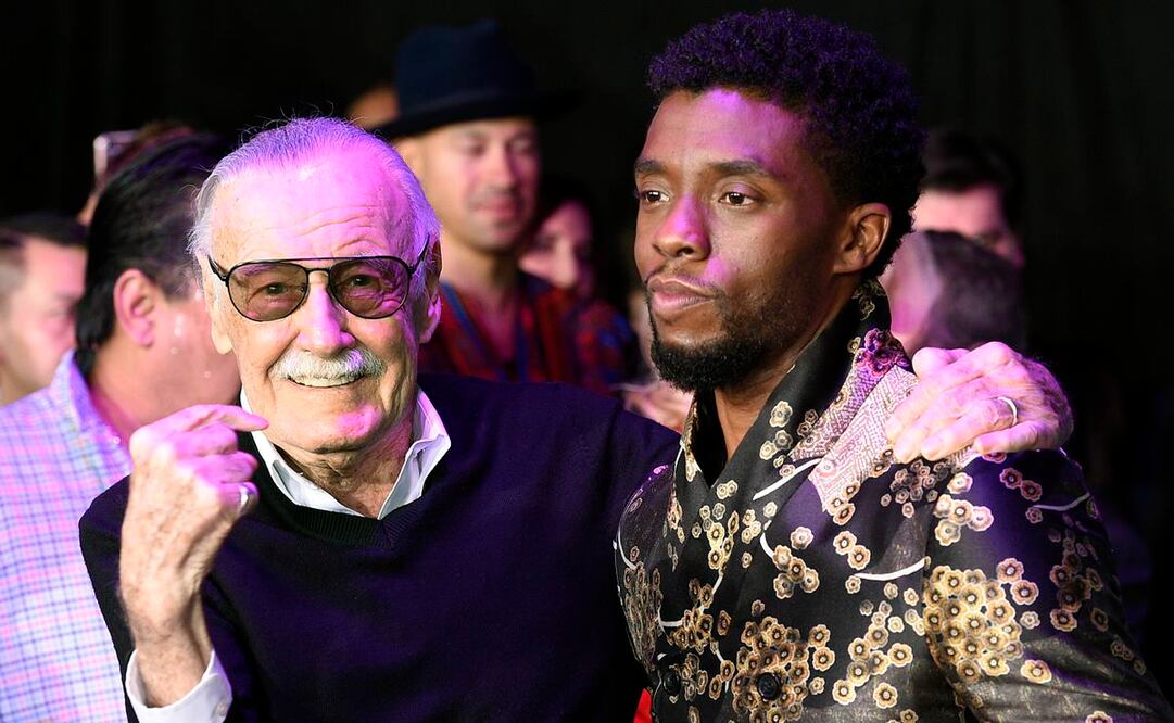 Stan Lee y Chadwick Boseman. Foto: Archivo AP
