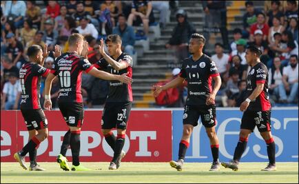 Con un jugador menos, Lobos BUAP derrota a los Pumas