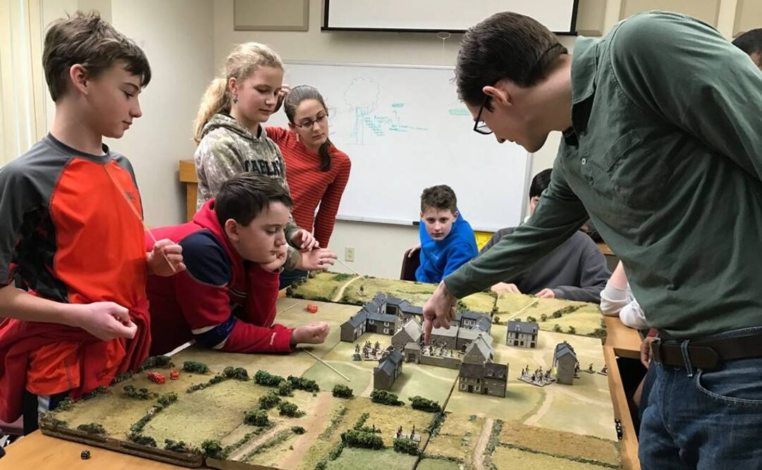 Algunas familias enriquecen su programa domiciliario con cursos de enseñanza -laicos- en el Compass Homeschool Enrichment. FOTO: Facebook/Compass Homeschool Enrichment.