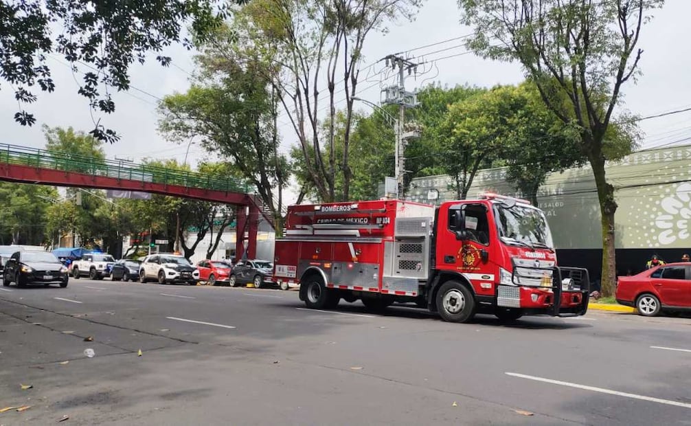 Desalojan área de consulta externas en el Hospital General de Xoco; autoridades descartaron fuga de gas.
Foto: Especial.