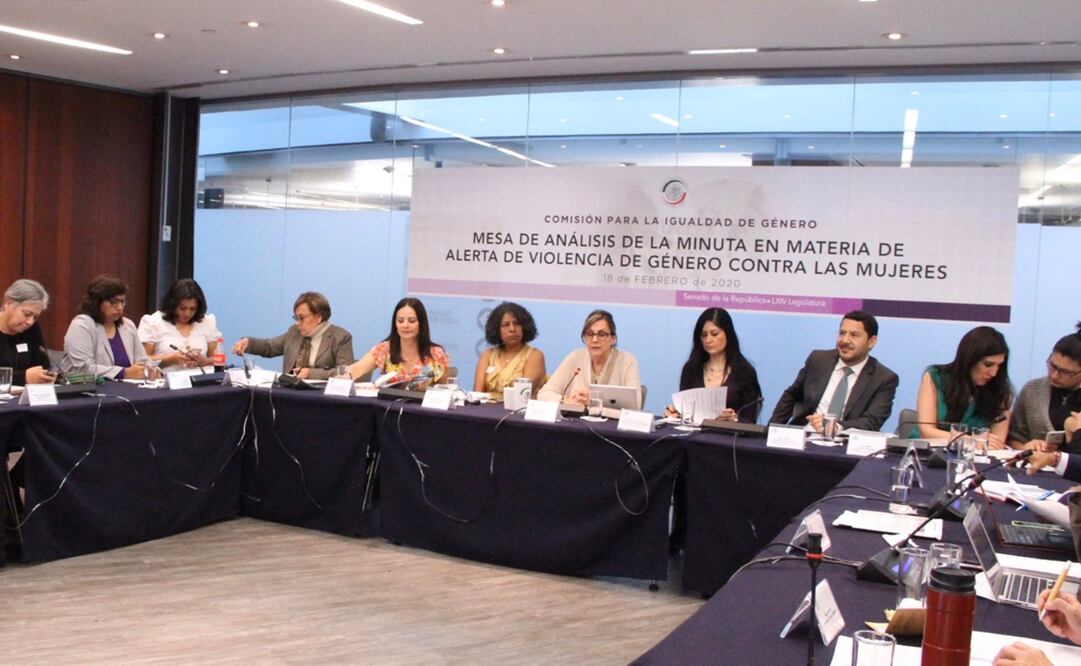 Mesa de análisis de la minuta en materia de Alerta de Violencia de Género contra las Mujeres. Foto: Twitter @MaluMicher