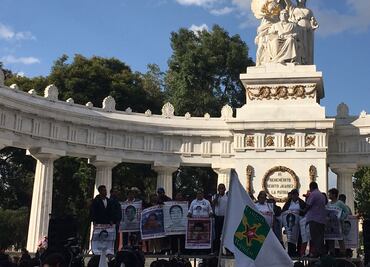 Realizan mitin en Hemiciclo a Juárez por los 43 de Ayotzinapa