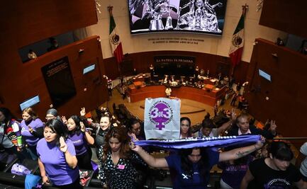 VIDEO Mujeres dan la espalda a Fernández Noroña en declaratoria de Ley 3 de 3 contra la violencia