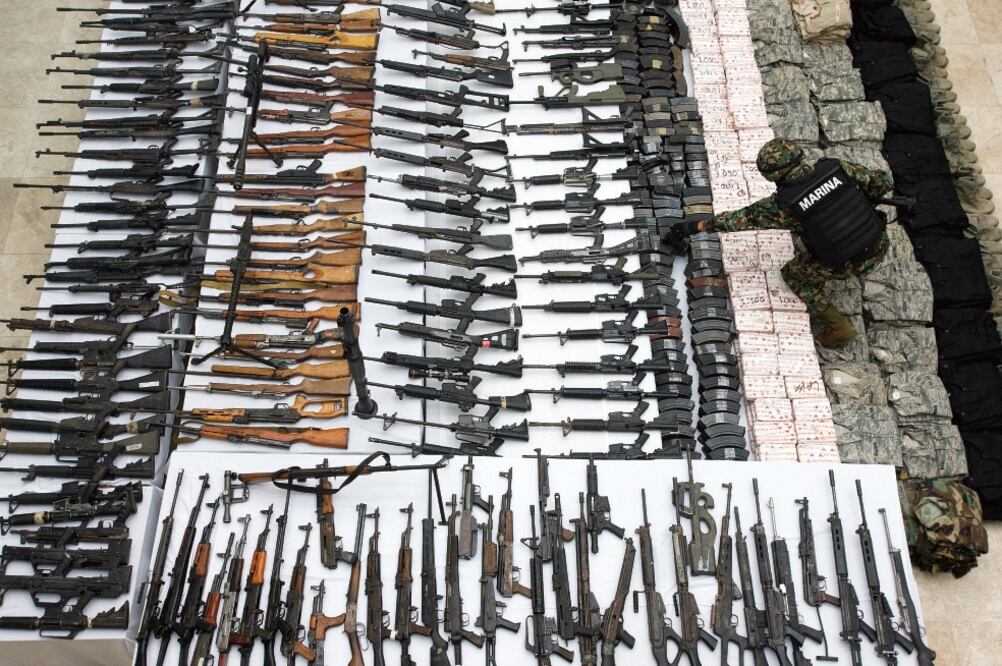 Muchas de las armas traficadas a México desde Estados Unidos no son producidas en territorio estadounidense, en particular las variantes de AK-47 (ARCHIVO EL UNIVERSAL)