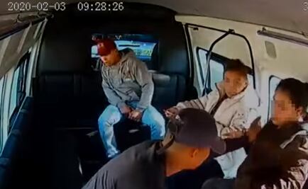 Asaltan combi y aprovechan para manosear a pasajera en Edomex