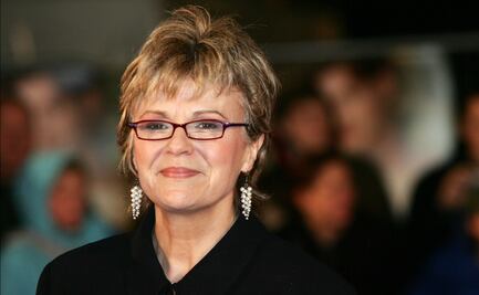 La actriz británica Julie Walters lucha contra el cáncer intestinal