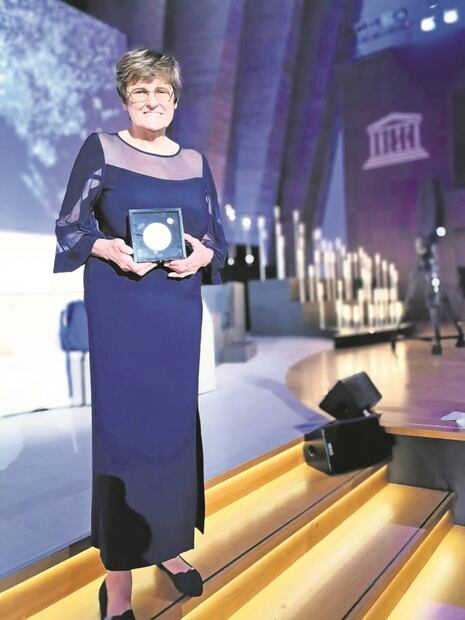 Así premiaron en París a 45 grandes científicas, entre ellas la doctora Esperanza Martínez  Romero