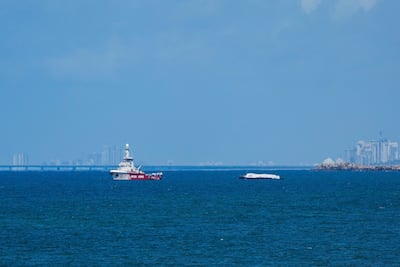 VIDEO: comienza descarga de ayuda humanitaria llevada por barco a Gaza, reporta ONG