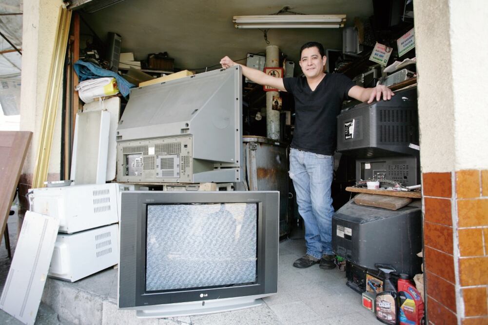 La SCT calculó que 4 millones 224 mil hogares no accederían a la TV digital (ARCHIVO. EL UNIVERSAL)