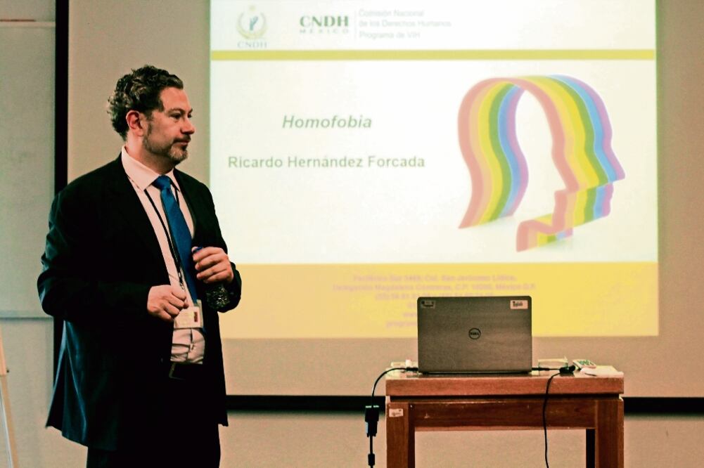 Ricardo Hernández Forcada, director del Programa de VIH de la Comisión Nacional de los Derechos Humanos, asegura que en el país todavía se mantiene una cultura machista (NADYA MURILLO. EL UNIVERSAL)