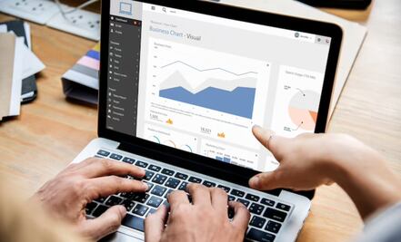 Cómo limpiar de forma correcta la pantalla de tu computadora
