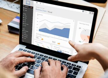 Cómo limpiar de forma correcta la pantalla de tu computadora