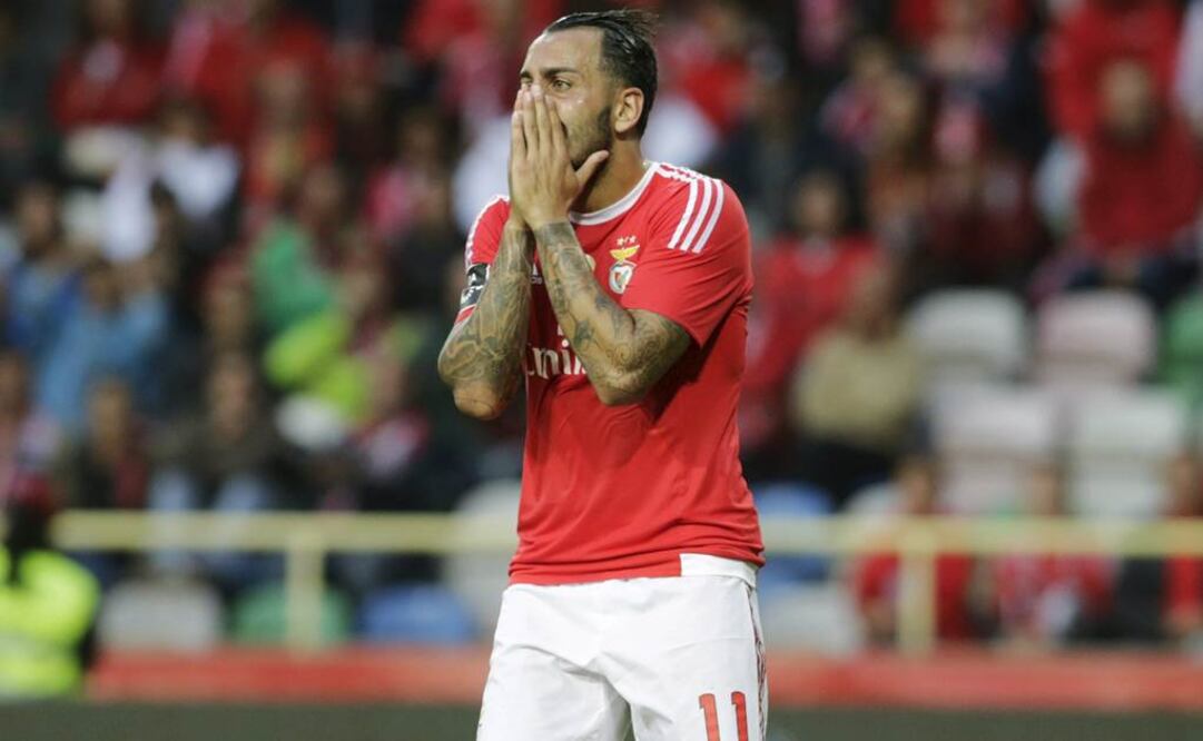 Raúl Jiménez debuta en derrota del Benfica