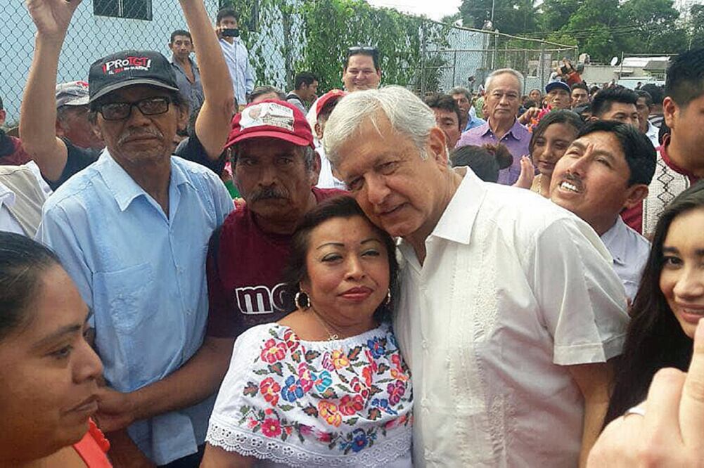 El precandidato presidencial de Morena, Andrés Manuel López Obrador, realizó una gira de seis días por Yucatán y donde pasó el fin de año junto con su familia (CUAUHTÉMOC MORENO. EL UNIVERSAL)