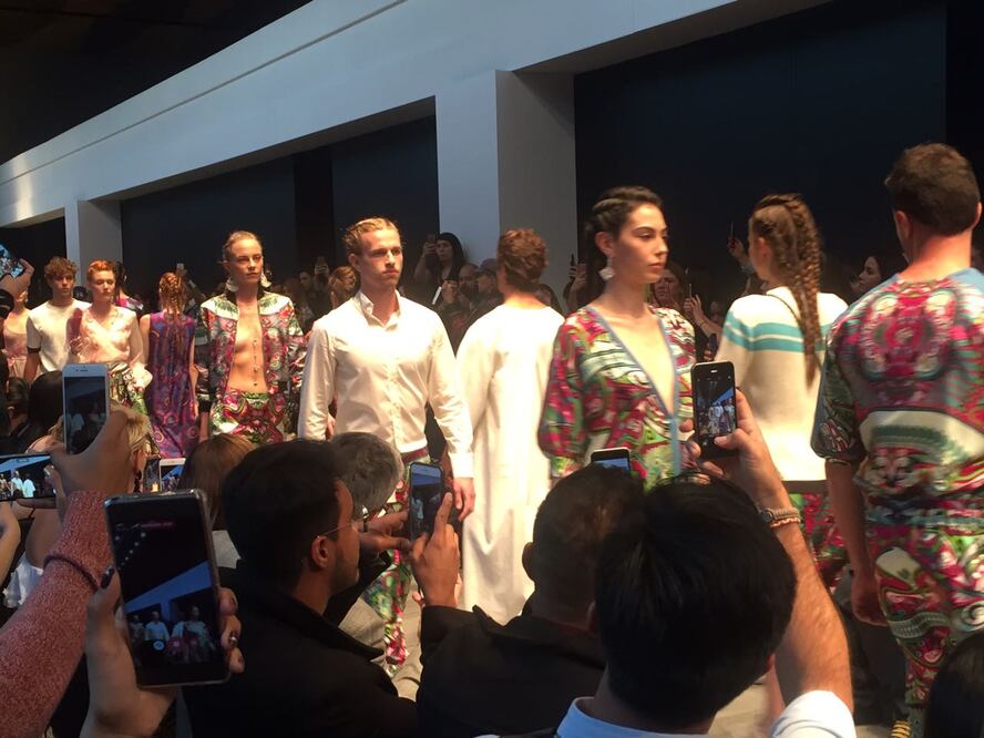 Los bordados en colores llamativos destacan en los diseños de la firma mexicana. [Fotos: Angélica Peralta]