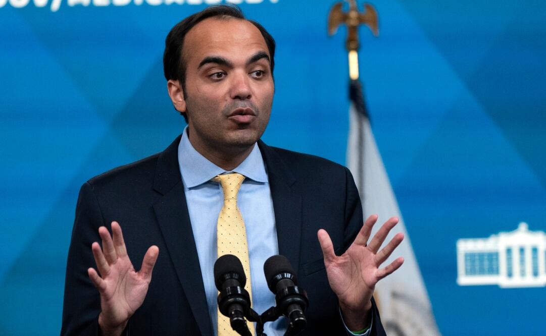Rohit Chopra, es despedido como  director de la Oficina para la Protección Financiera del Consumidor de Estados Unidos. Foto: AP