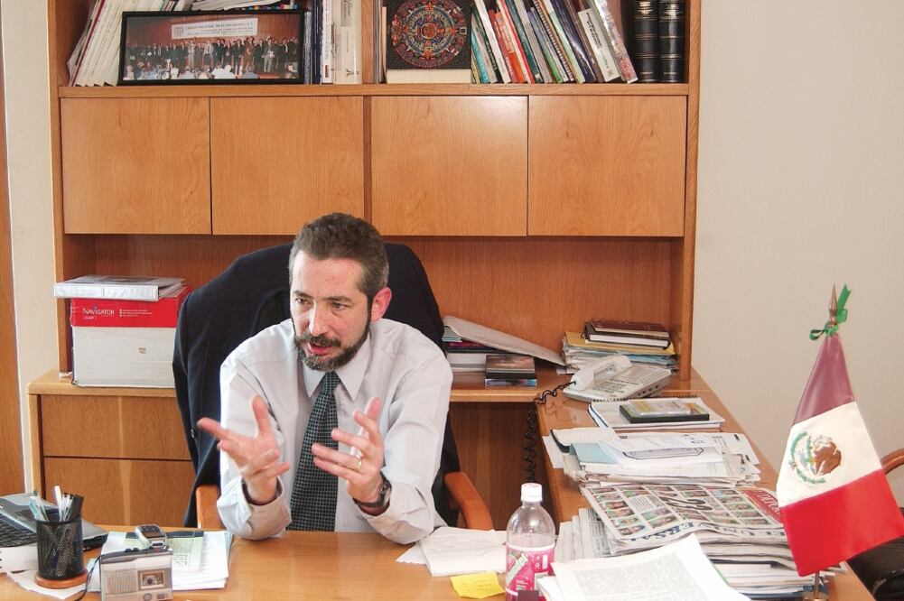 El comisionado del Inai, Óscar Guerra Ford, afirmó que esta nueva modalidad está dirigida a todos los ciudadanos que carecen de acceso a internet o a quienes se les dificulta el uso del sistema para registrar las solicitudes de información (ARCHIVO)